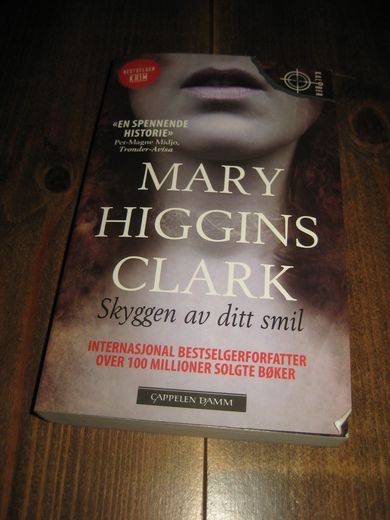 CLARK, MARY HIGGINS. Skyggen av ditt smil. 2014.