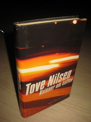 NILSEN, TOVE: KVINNER OM NATTEN. 2001.