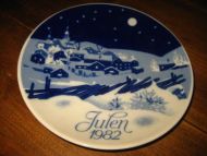 1982, Porsgrunn juleplatte. Ca 17.5 cm i diameter, meget pen. 