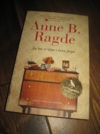 Ragde, Anne B: Jeg har et teppe i tusen farger. 