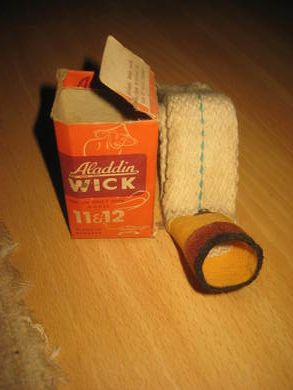 Pakke med ubrukt innhold, ALADDIN WICK parafinlampe veik, 11&12, fra Aladdin Industries, England, 30-40 tallet. 