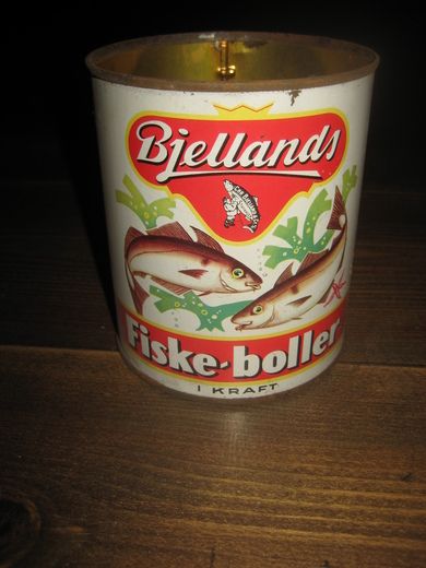 Tom boks fra 60 tallet, Bjellands Fiske - boller I KRAFT. Nedlagt ved fabrikk nr 14, Harstad. 