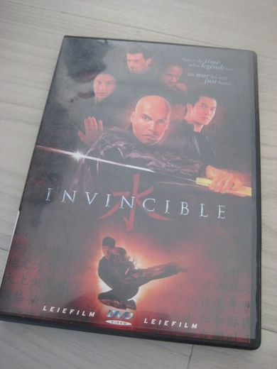 INVINCIBLE. 2001, 15 ÅR, 88 MIN.