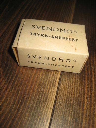 Eske med innhold, SVENDMO'S TRYKK SNEPPERT. 50 tallet.