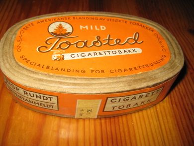 Mild Toasted CIGARETTOBAKK, fra Conrad Langaard. 40-50 tallet, avgift den gang 52 øre.