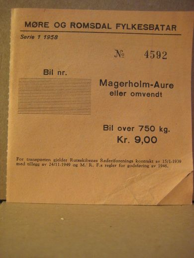 Billett fra Møre og Romsdal Fylkesbåter, fergestrekninga Magerholm- Aure (Sykkylven). Fra 1958. Billett nr 4592, for bil.