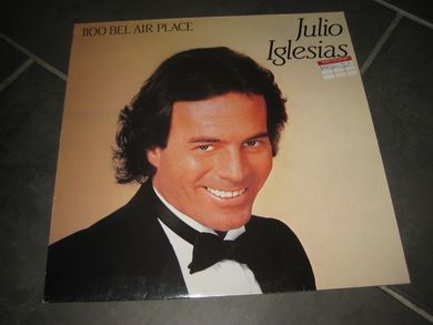 JULIO IGLESIAS: 1100 BEL AIR PLACE. 86308. 1974.