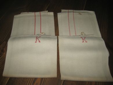 Lot på 2 stk lin ? Handuker med monogram: M. 50-60 tallet.