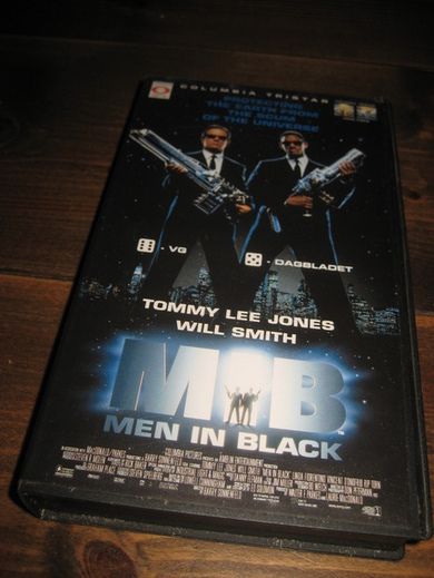 MEN IN BLACK. 1997, 11 ÅR, 98 MIN.