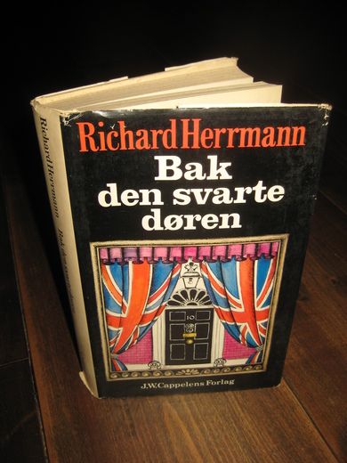 Herrmann, Richard: Bak den svarte døren. 1970.