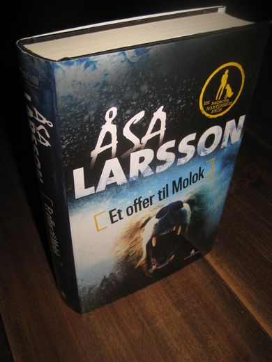 LARSSON: Et offer til Molok. 2013. 