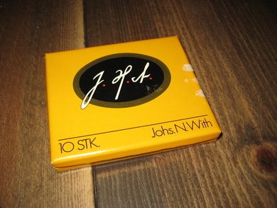 Eske uten innhold, JHA, fra Johs. N. With, 10 stk cigarillos.