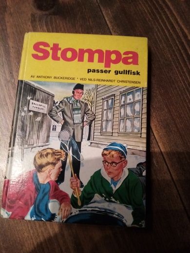 BUCKERIDGE: Stompa passer gullfisk. Bok nr 3, 1965.