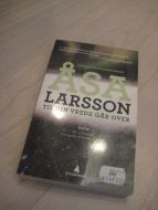 LARSSON: TIL DIN VREDE GÅR OVER. 2009. 