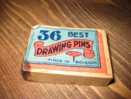 Eske uten innhold, 36 BEST DRAWING PINS, Belgia, 40-50 tallet.