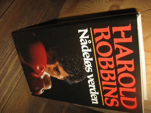 ROBBINS, HAROLD1990.: Nådeløs verden.