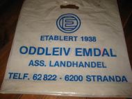 Plastnett med reklame for ODDLEIV EMDAL, ASS. LANDHANDEL, STRANDA. 60-70 tallet.