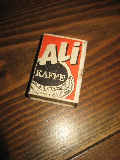 Fyrstikkeske med ALI KAFFE reklame. 60 tallet. 