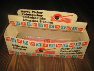 Samle eske for Party Pickers, innhold: En del enkle pinnar, samt 2 pakker. 70 tallet.