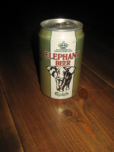 Boks med innhold, ELEPHANT ØL, fra Carlsberg Bryggeri. 2005.