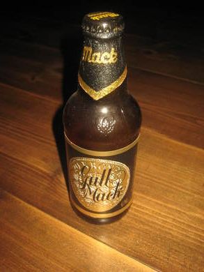 Uåpna flaske GULL MACK, fra Macks Bryggeri, 2001.