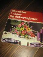 Blomster i vaser og dekorasjoner. 1970.