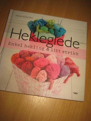 PONTEN: HEKLEGLEDE. Enkel hekling og litt strikk. 2008