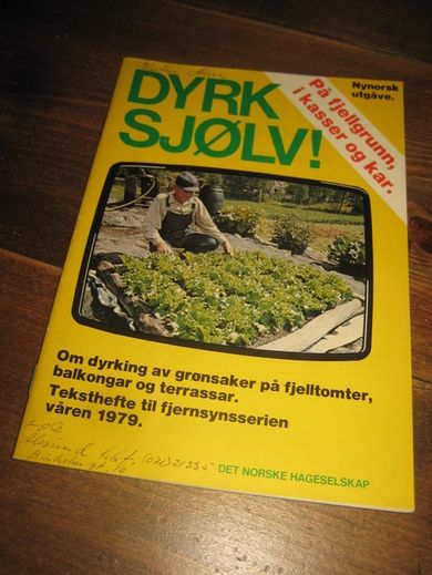 DYRK SJØLV. Teksthefte til fjernsynsserien våren 1979.47 sider. 