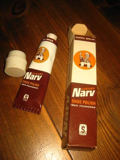 Eske med ubrukt innhold, NARV SHOE POLISH, MØRK BRUN, med bilde av mørkhuda barn, 60 tallet