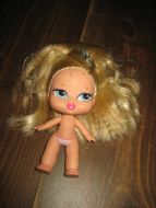 BRATZ dokke fra 2004, ca 12 cm høg.