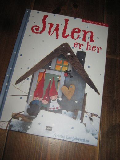 LANGEBRAATEN. JULEN ER HER. 2003.