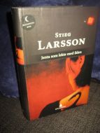 LARSSON, STIG: Jenta som lekte med ilden. 2008.