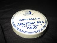 Strøken og ubrukt blikkeske uten innhold, BORVASELIN  fra APOTEKET BIEN, OSLO, 50 tallet.