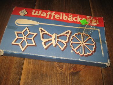 Eske med innhold, Waffelbackerei. W. Germany, 50 tallet. 