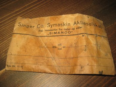 Konvolutt med synåler for maskin, fra Singer Co Symaskin Aktieselskap, 1934.