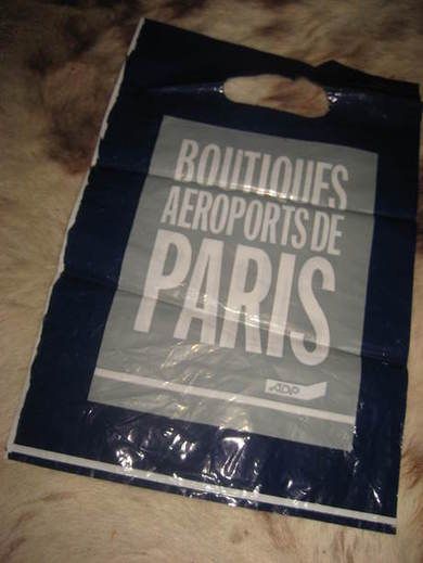 BOUTIQUES AEROPORTS DE PARIS. 