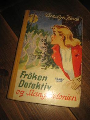 Keene: Frøken Detektiv og slangekolonien. Bok nr 7, 1955.