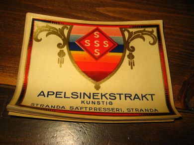 Etikett,  APELSINEKSTRAKT, fra Stranda Saftpresseri, 60-70 tallet. Lag din egen saft, og bruk en dekorati etikett. 