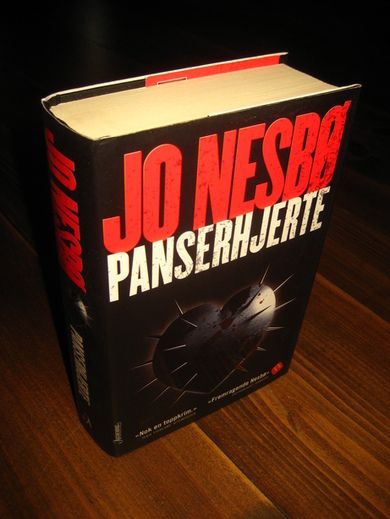 NESBØ, JO: PANSERHJERTE. 2011. 