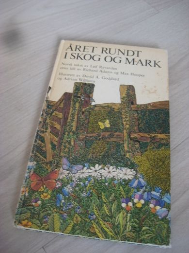 RYVARDEN: ÅRET RUNDT I SKOG OG MARK. 1976.