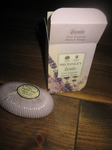 Strøken eske med innhold, BRONNLEY Lavender Fine ENGLISH Hand Soap. 70-80 tallet. 