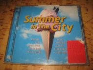 SUMMER IN THE CITY. 2001.