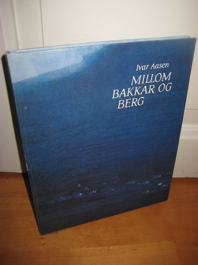 Aasen, Ivar: MILLOM BAKKAR OG BERG. 1980.