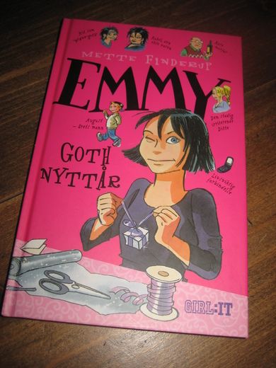 FINDERUP: EMMY GOTH NYTTÅR. 2013.