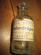 LÆRDAL APOTEK. Kamferdråper. 19. okt 1951.