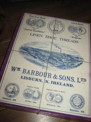 Meget pen, uåpna eske full med SKOGARN, LINEN SHOE THREADS, fra BARBOUR & SONS LTD, LISBURN, N. IRELAND. 40-50 tallet.