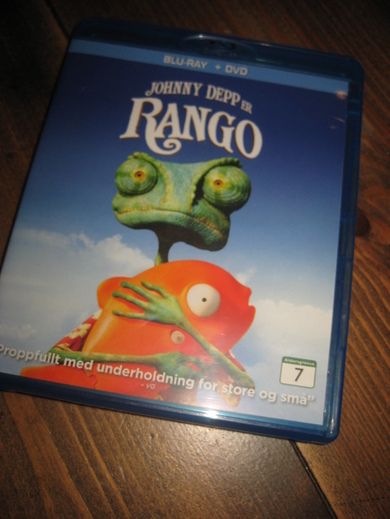 JONNY DEPP ER RANGO. 107 MIN.