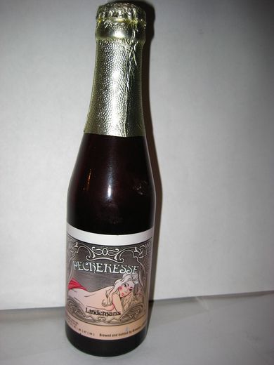 Ølflaske med innhold, Lindemans, Belgia.