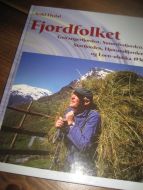 Flydal, Arild: Fjordfolket. Geirangerfjorden, Synnylvsfjorden, Storfjorden, Hjørundfjorden og  Loen ulukka i 1936. 2004.