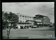 Gjøvik. Handelsbygningen og Strandhotellet.